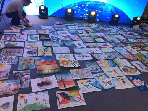 2018年國際少兒美術交流會現場,陽光天使發布最新產品 水溶 韻彩筆 ,簡志雄等專家老師前往產品生產基地進行參觀